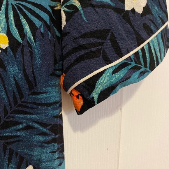 3/$30 ✨ FOREVER 21 | Tropical Button-Up - Picture 3 of 4